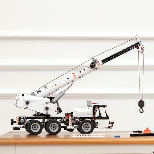 积木拼装成人吊车视频,创意拼装视频带你领略工程之美  第2张