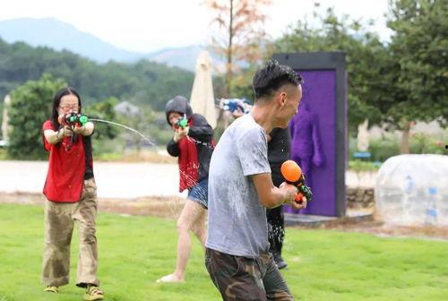 成人露营水枪大战视频大全,成人露营水枪大战精彩瞬间大盘点  第3张